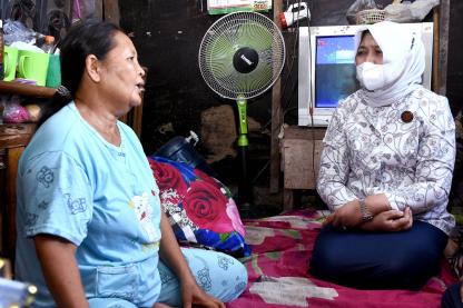  Penderita Kanker Rahim, Sugiani Senang Dikunjungi Nawal Lubis